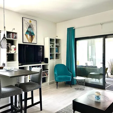 Stylish 1br Marina Park - Pool & Loggia, Centrally Located
