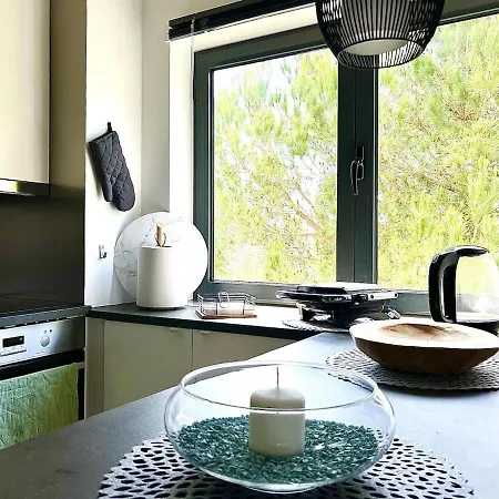 Stylish 1br Marina Park - Pool & Loggia, Centrally Located